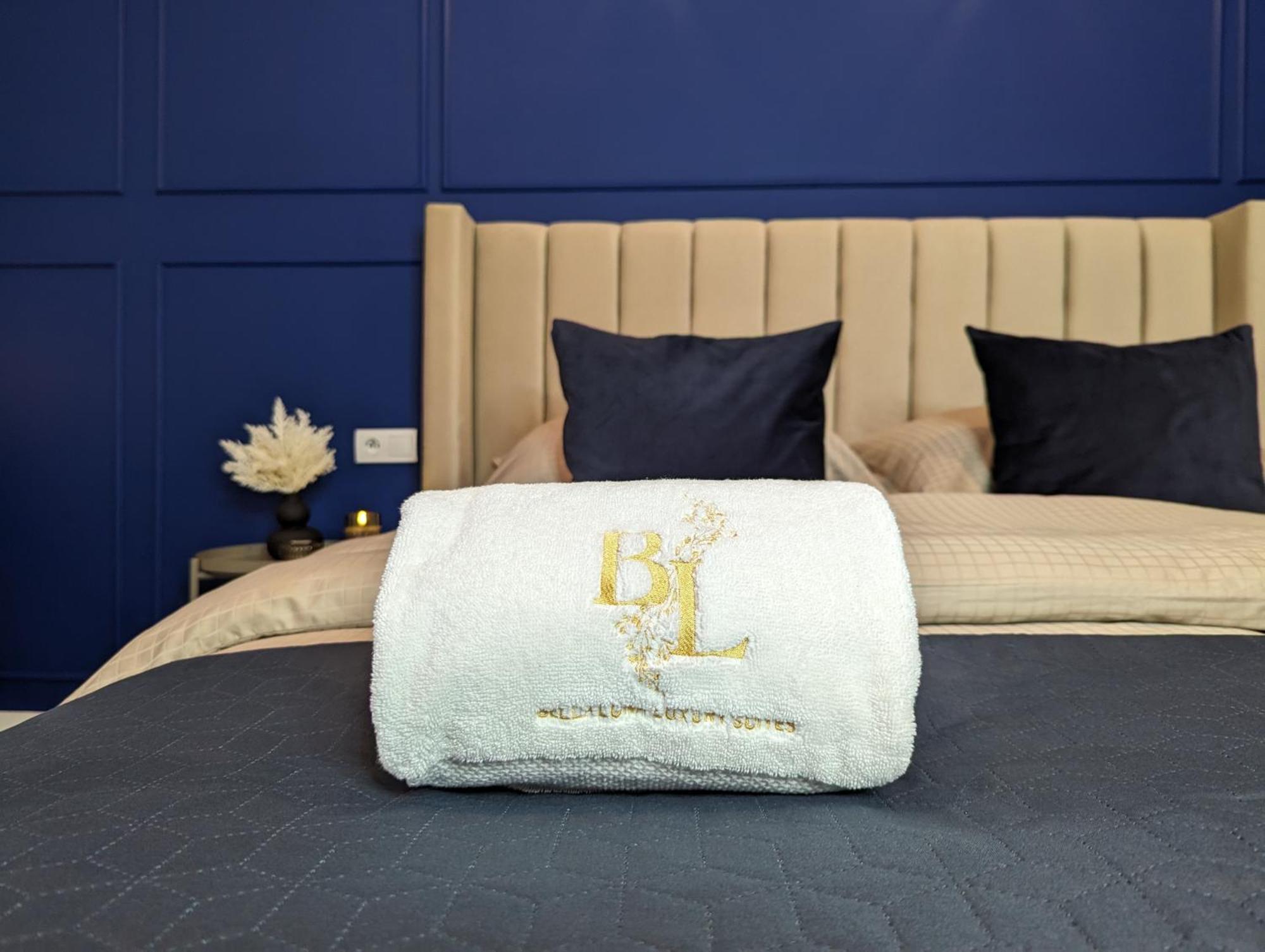 Bella Luna Luxury Suites - Chic Residence In Historic Square Varşova Dış mekan fotoğraf